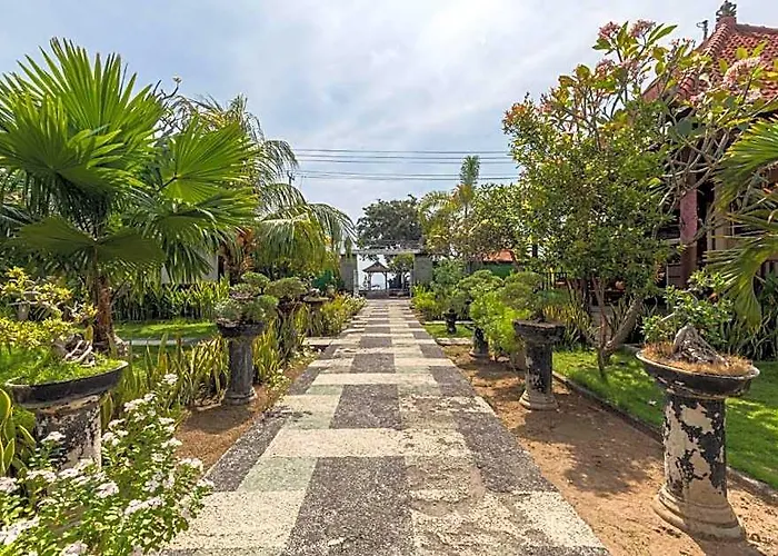 Comfy Twin With Garden View Near Residence Batununggul